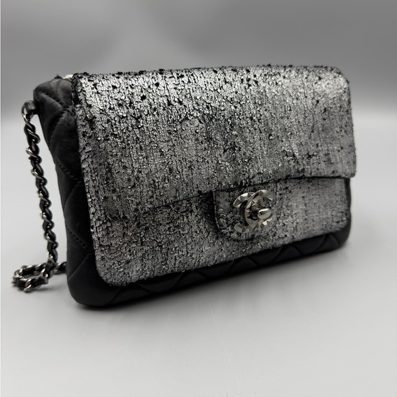 Chanel Mixed Metallic and lambskin double Pochette - Picture 2 of 13